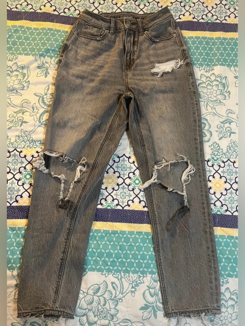 American Eagle Real Good Jeans 00 Short Destroyed Black Gray Ripped Mom Jeans